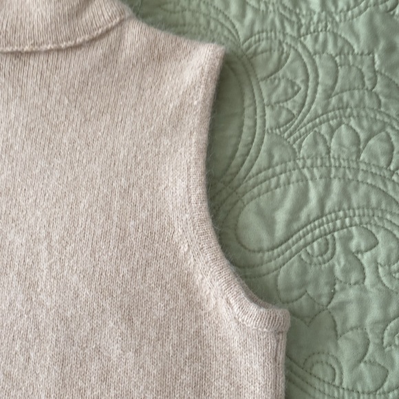 In excellent condition Theory size S/P Angora wool blend top, very soft - Picture 5 of 11